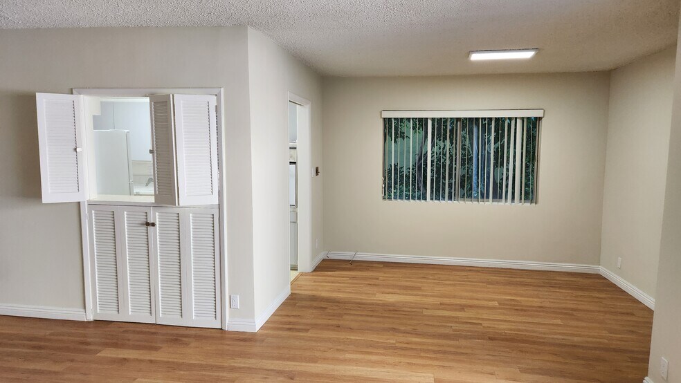 Dining Area - 1637 Veteran Ave