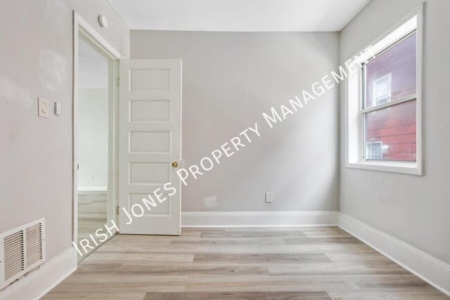 Building Photo - 98 Edson St