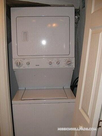 Building Photo - 717 Parker St