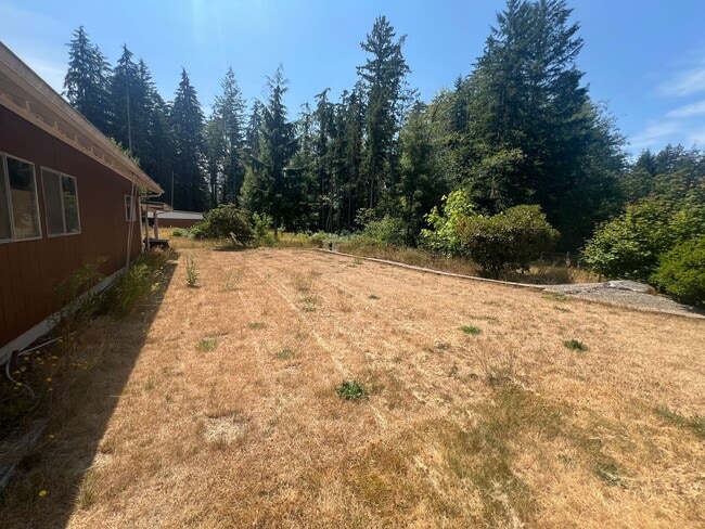Building Photo - 1052 SE Deep Lake Rd