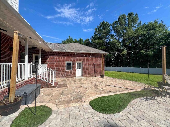 Building Photo - 2685 Segrest Rd