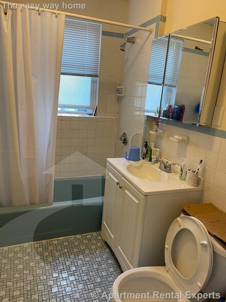 Building Photo - 402 Highland Ave