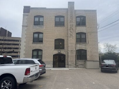 Building Photo - "Charming 410 Sq Ft Studio in the Heart of Minneapolis – Ideal Urban Living!"