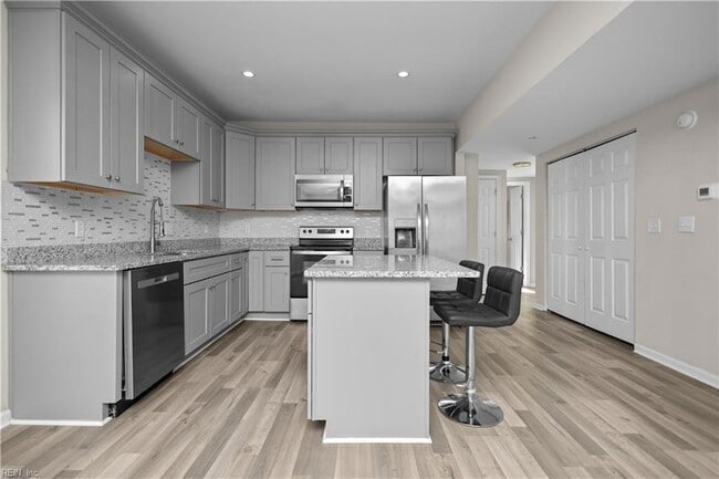 Building Photo - 926 W 26th St