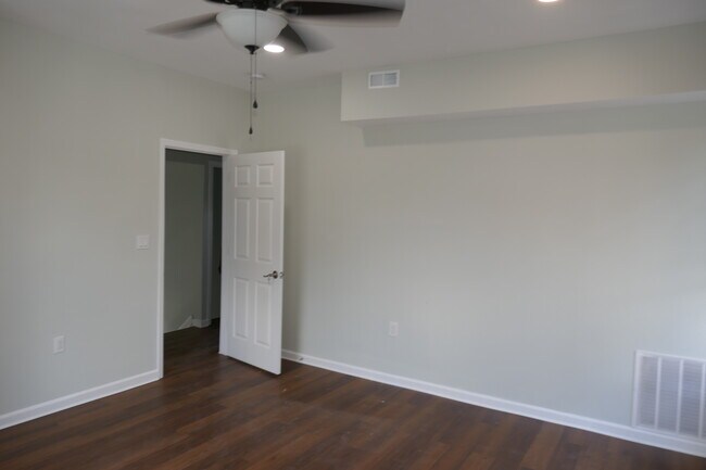 Bedroom - 875 Lexington Ave