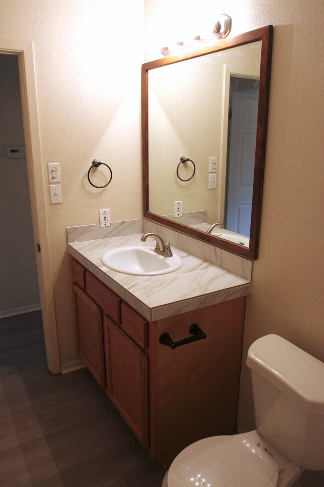 Guest bathroom - 327 Briarwood Dr