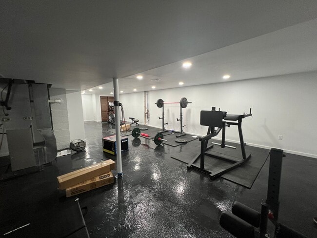 Building Photo - Charming Single Family Home in Brookfield - FIRST MONTH RENT HALF OFF!