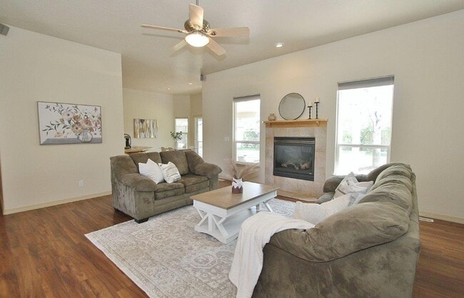 Building Photo - Your New Home Awaits in Bolder Creek! 4bed...