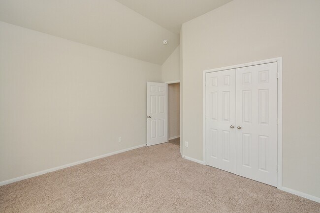 Building Photo - 14615 Sycamore Side Wy