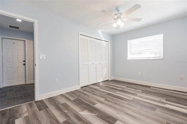 Building Photo - 11065 Waterford Ave