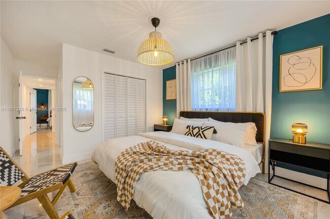 Building Photo - 1424 NE 118th St