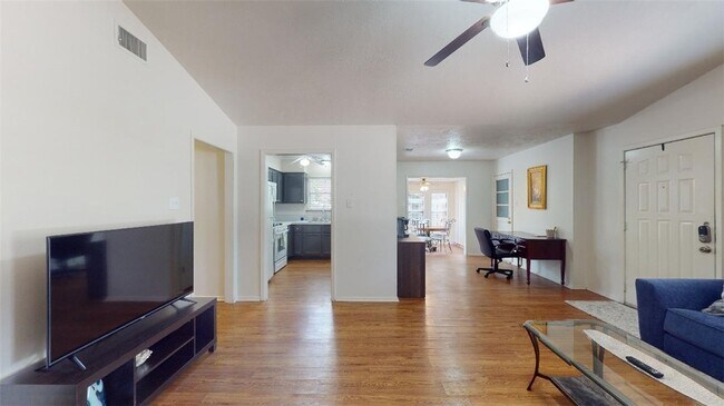 Building Photo - 3906 Sioux Cir