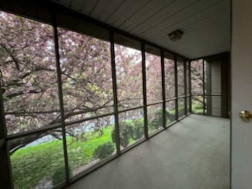 Building Photo - 575 Roslaire Dr