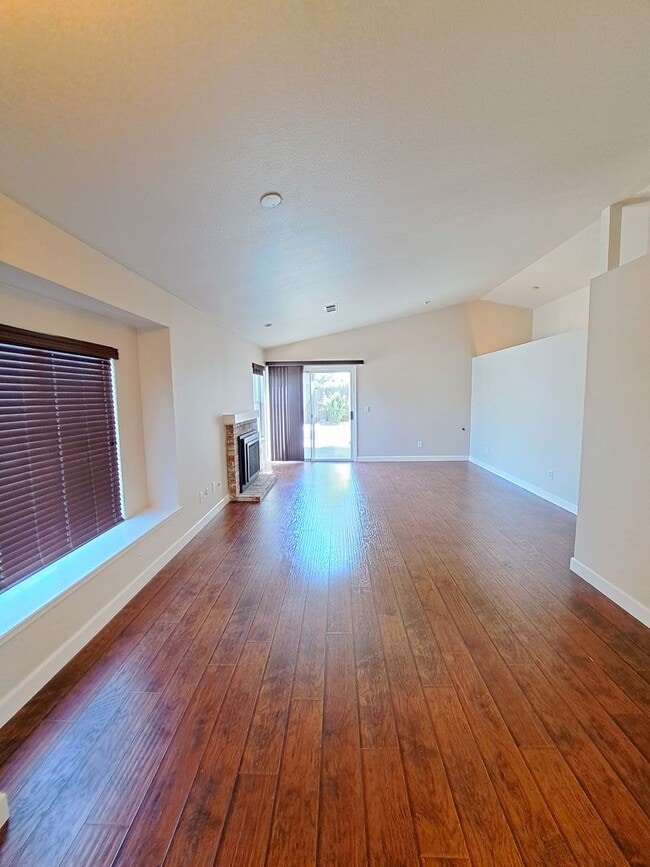 Building Photo - 354 Bradley Dr