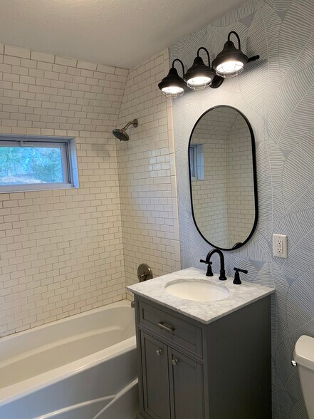 Building Photo - 62 Cedar St