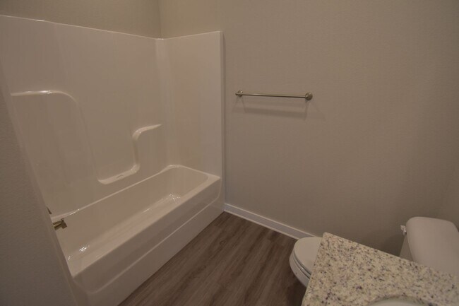Building Photo - Nice 3 Bedroom 2 Baths Farmington heights!!