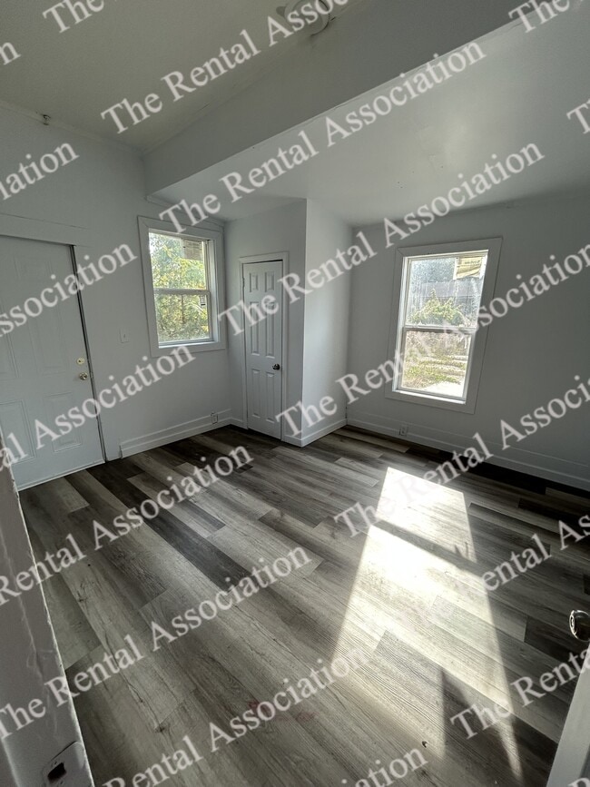 Building Photo - 1903 S Grand St