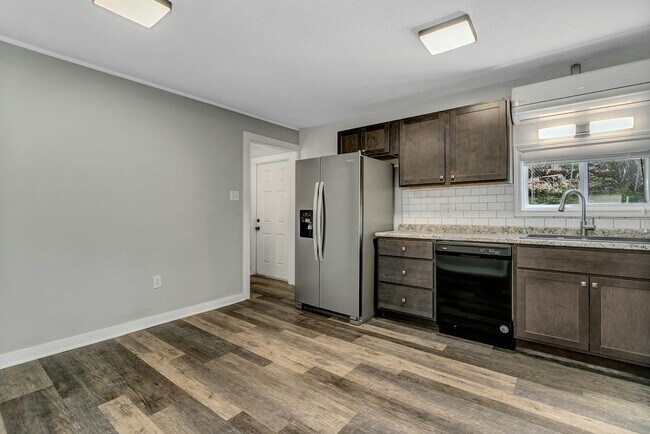 Building Photo - 321 Melody Cir