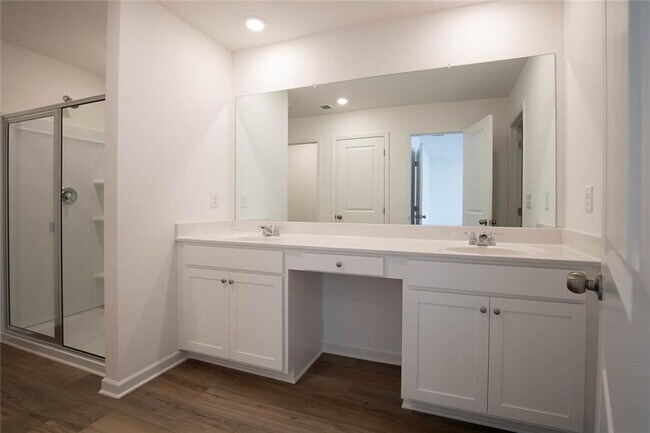 Building Photo - 2425 Livi Ln