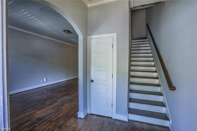 Building Photo - 3 br, 3.5 bath Townhome - 1304 Essex Manor...