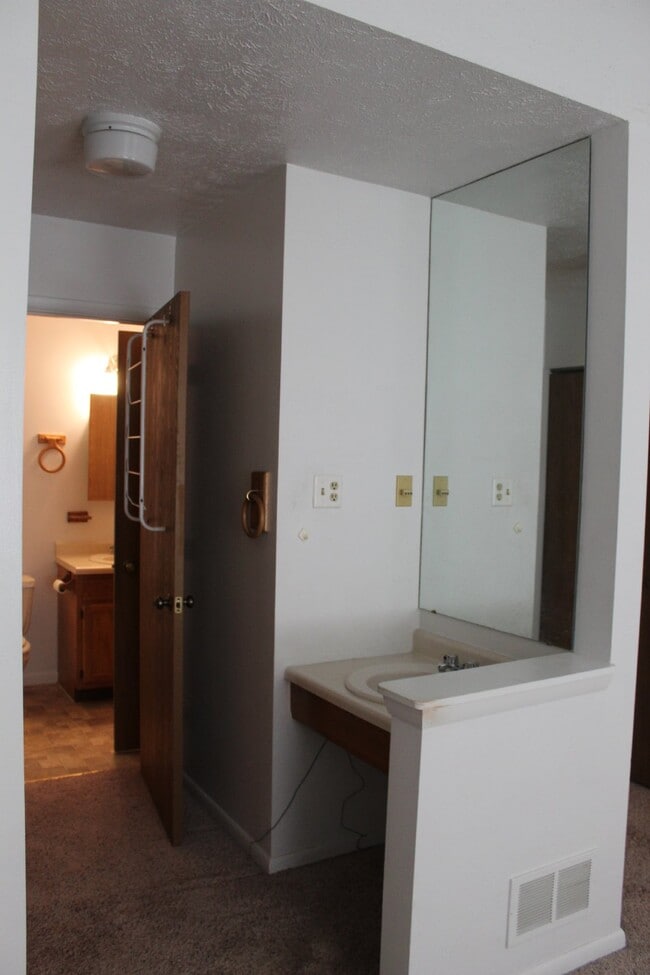 Building Photo - Adorable 2 Bedroom Townhome in Baldwin