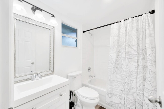 Building Photo - 10755 Clara Ln