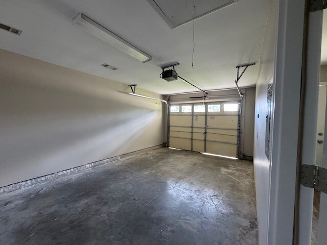 Building Photo - 829 Eden Oaks Dr