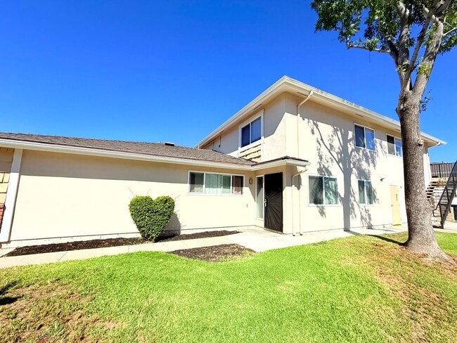 Building Photo - Fantastic Renovated 2 story - 2 bed + 1 ba...