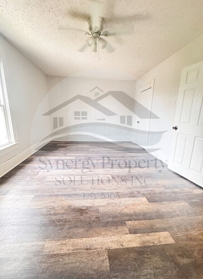 Building Photo - Lamberton Ave 21