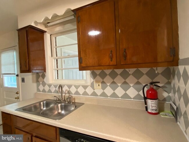 Building Photo - 5507 Sachem Dr