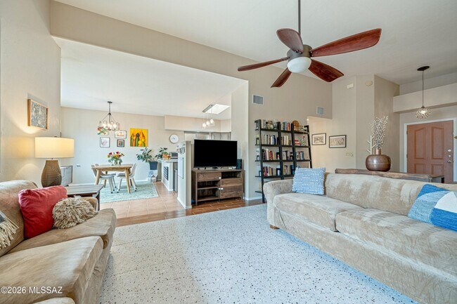 Building Photo - 6486 N Sun Bluff Dr
