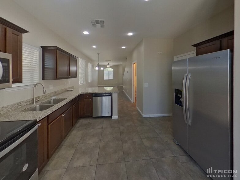 Building Photo - 10336 W Devonshire Ave