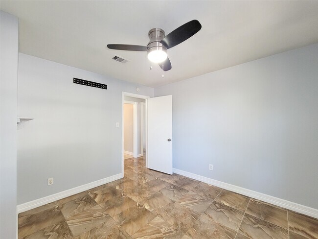 Building Photo - 12934 Ivydale Dr