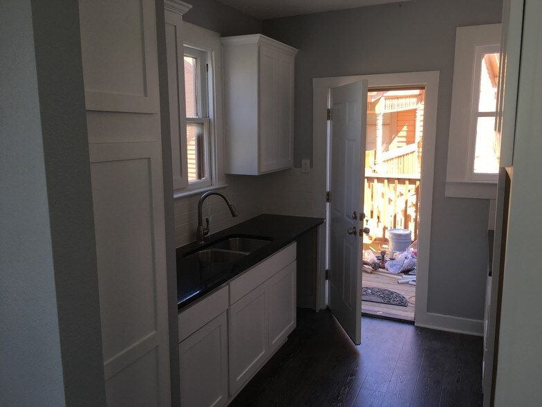 Building Photo - 506 E Guenther St