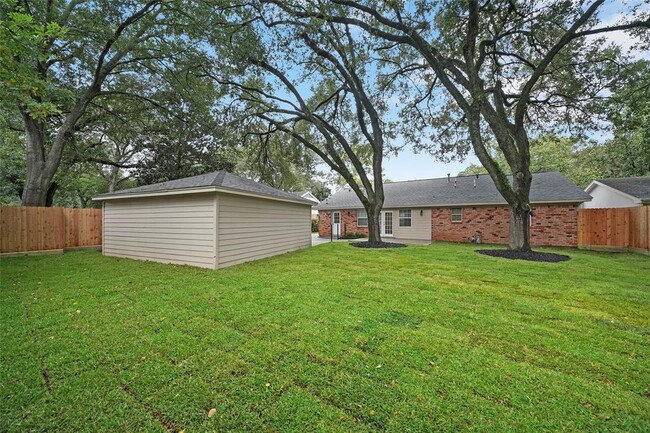 Building Photo - 10311 Londonderry Dr