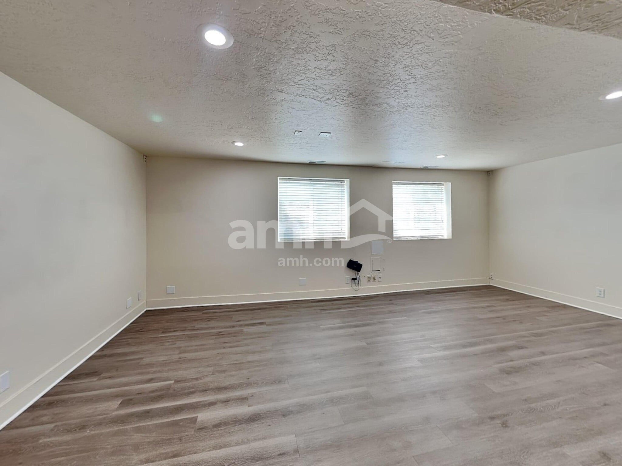 Building Photo - 68 E 350 S