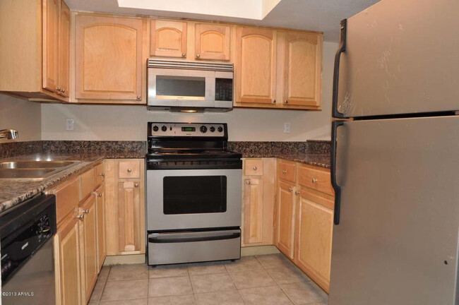 Primary Photo - Charming 2 bed 2 bath gated Condo near Bel...