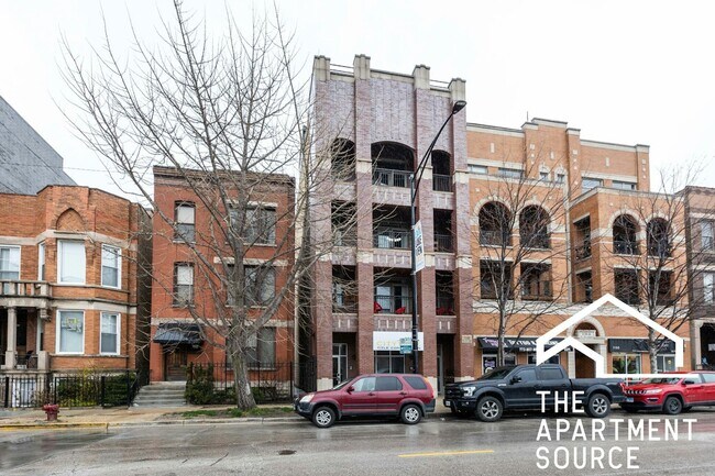 Building Photo - 1136 W Diversey Pkwy