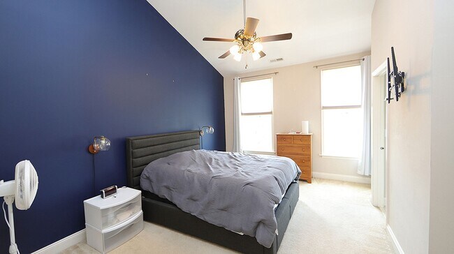 Building Photo - Lovely Condo w/ Two Car Garage in The Cott...