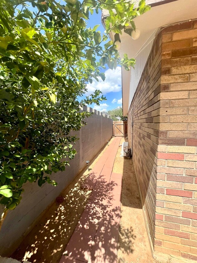 Building Photo - 306 La Herradura Ct