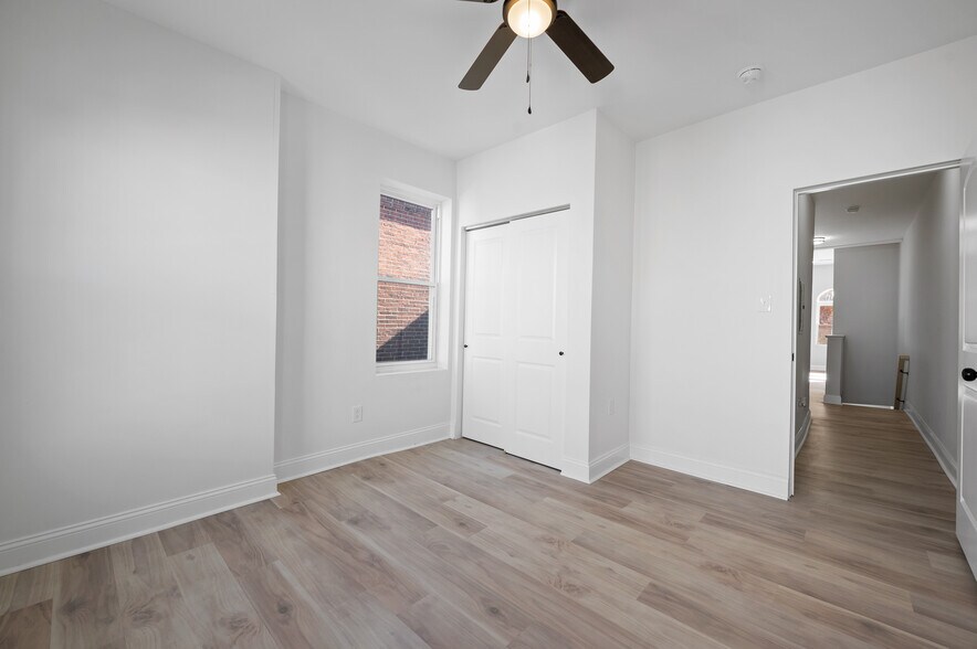 Building Photo - 5261 Larchwood Ave