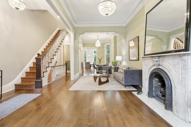 Primary Photo - 254 4th St