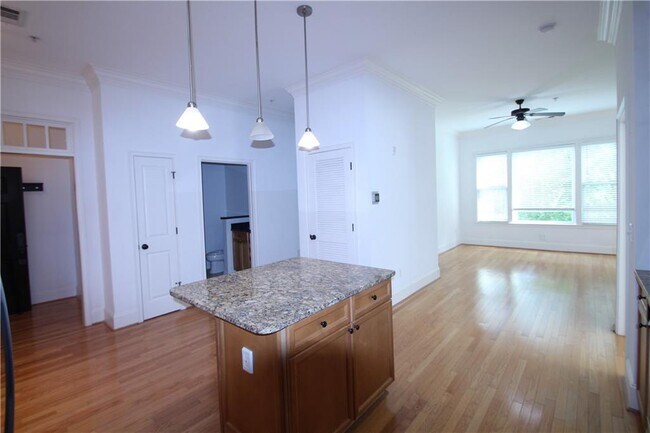 Building Photo - 11 Perimeter Center E