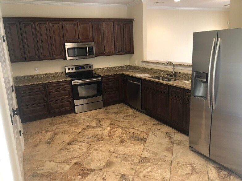 Kitchen - 205 E Stableford Dr