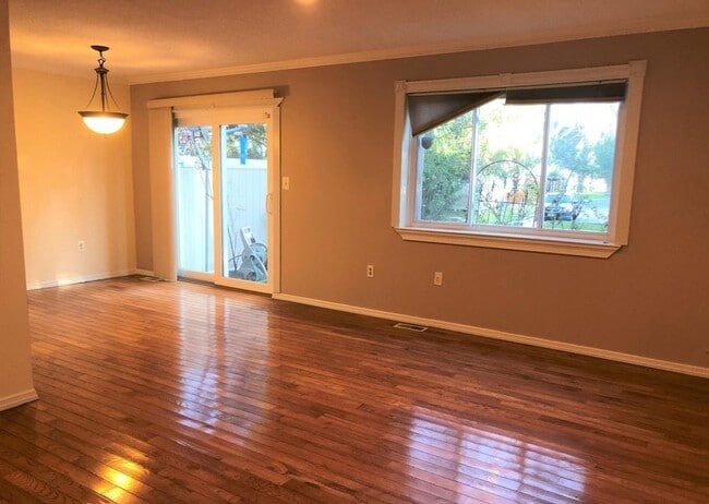 Building Photo - 166 Thoreau Dr