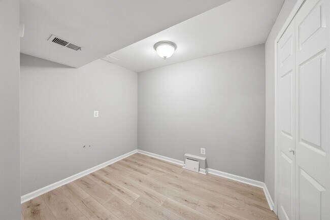Building Photo - 14126 Red River Dr