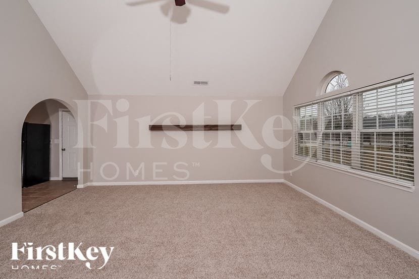 Building Photo - 400 Crooked Creek Ln
