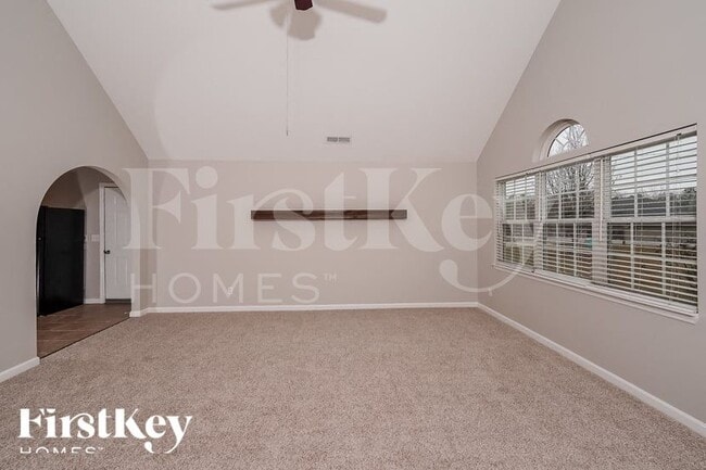 Building Photo - 400 Crooked Creek Ln