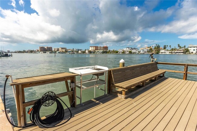 Building Photo - 700 Island Way