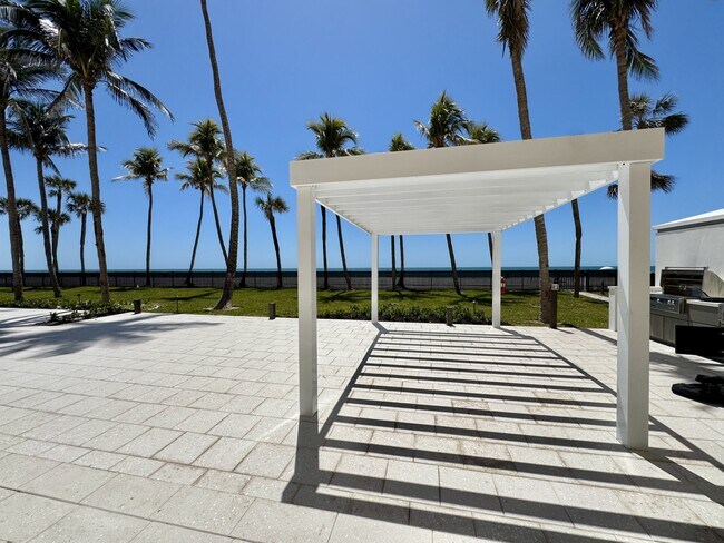 Building Photo - 4001 Gulf Shore Blvd N